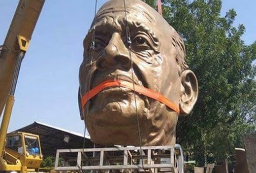 statue 6 dec 17